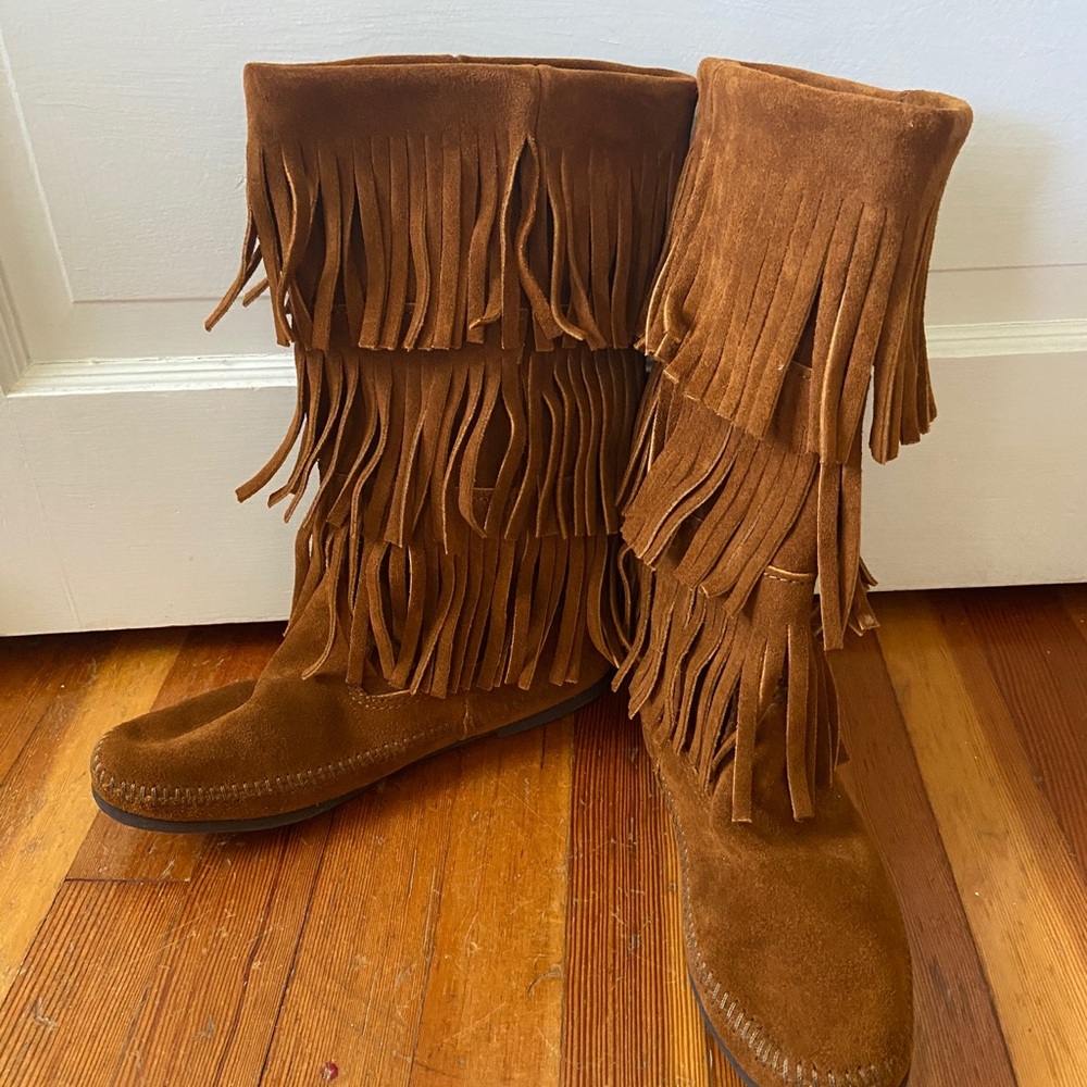 Minnetonka 3 Layer Fringe Suede Boots Size 8 - image 4